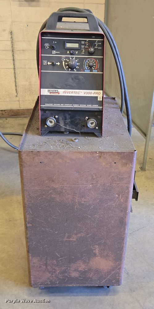image for item EN3535 1993 Lincoln Electric Invertec V300-PRO welder