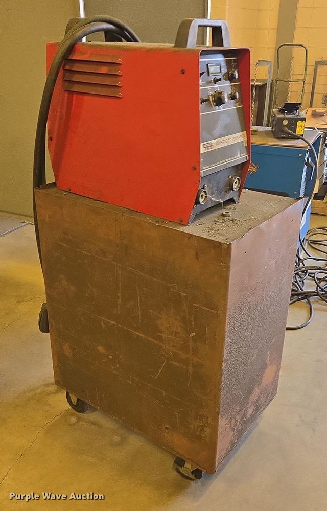 image for item EN3535 1993 Lincoln Electric Invertec V300-PRO welder