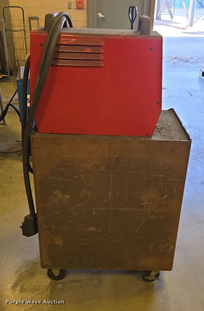 image for item EN3535 1993 Lincoln Electric Invertec V300-PRO welder