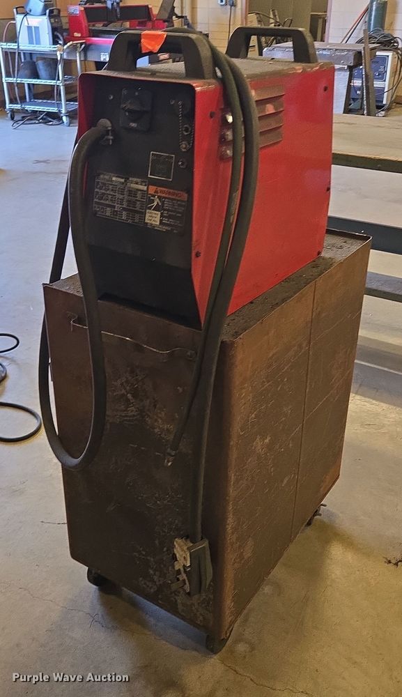 image for item EN3535 1993 Lincoln Electric Invertec V300-PRO welder