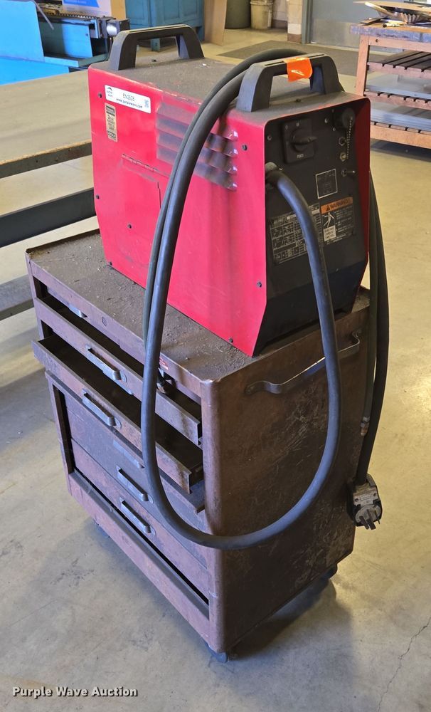 image for item EN3535 1993 Lincoln Electric Invertec V300-PRO welder