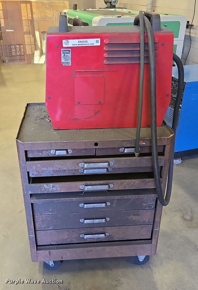 image for item EN3535 1993 Lincoln Electric Invertec V300-PRO welder