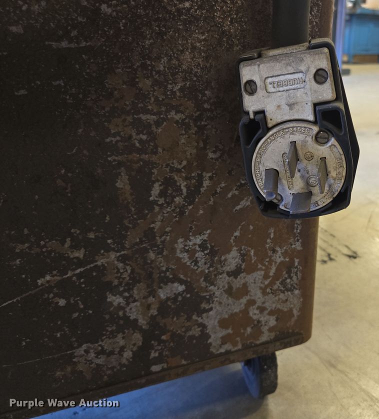 image for item EN3535 1993 Lincoln Electric Invertec V300-PRO welder