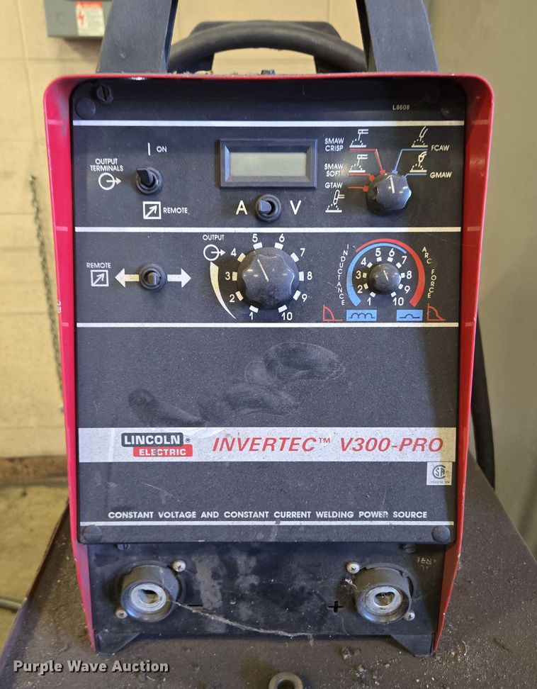 image for item EN3535 1993 Lincoln Electric Invertec V300-PRO welder