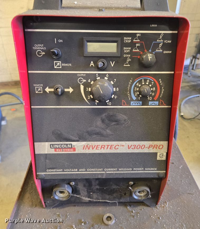 image for item EN3535 1993 Lincoln Electric Invertec V300-PRO welder