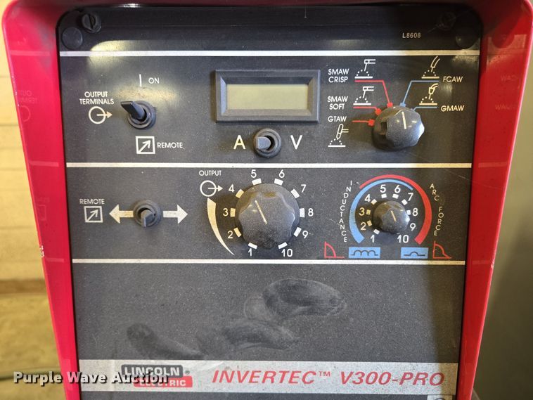 image for item EN3535 1993 Lincoln Electric Invertec V300-PRO welder