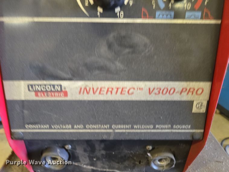 image for item EN3535 1993 Lincoln Electric Invertec V300-PRO welder