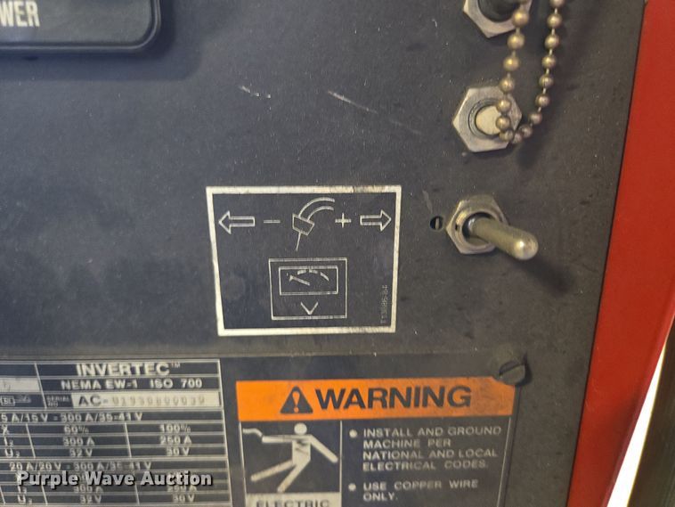image for item EN3535 1993 Lincoln Electric Invertec V300-PRO welder