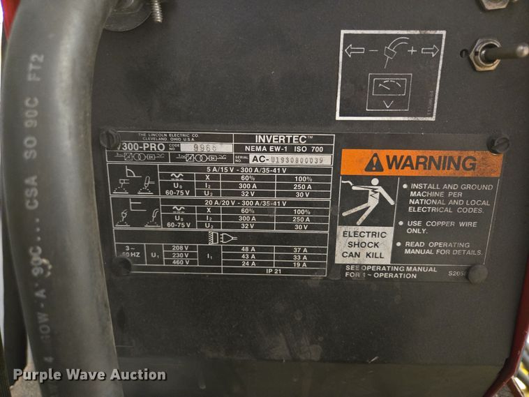 image for item EN3535 1993 Lincoln Electric Invertec V300-PRO welder