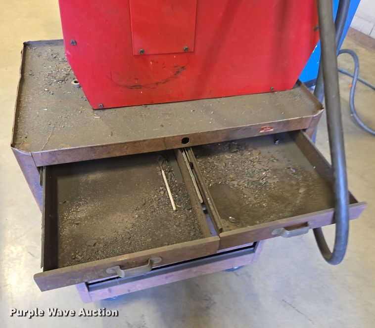 image for item EN3535 1993 Lincoln Electric Invertec V300-PRO welder