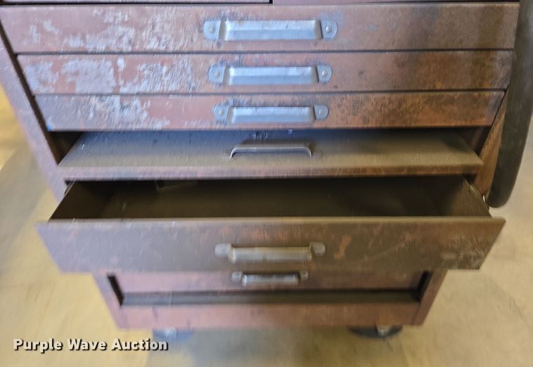 image for item EN3535 1993 Lincoln Electric Invertec V300-PRO welder