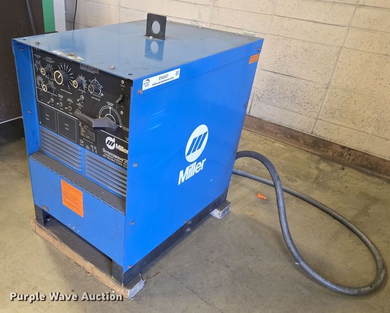 image for item EN3537 1988 Miller Syncrowave 250 welder