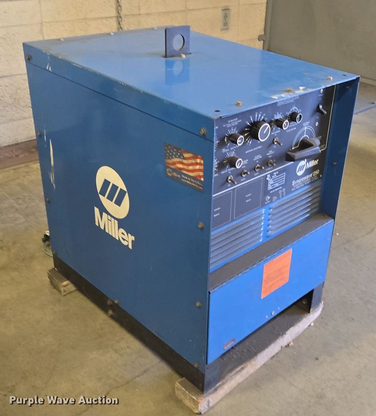 image for item EN3537 1988 Miller Syncrowave 250 welder