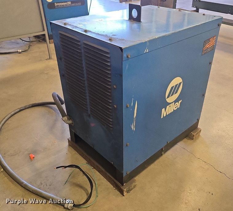 image for item EN3537 1988 Miller Syncrowave 250 welder