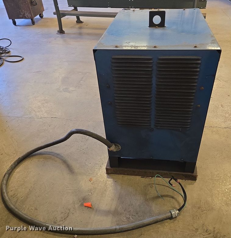 image for item EN3537 1988 Miller Syncrowave 250 welder