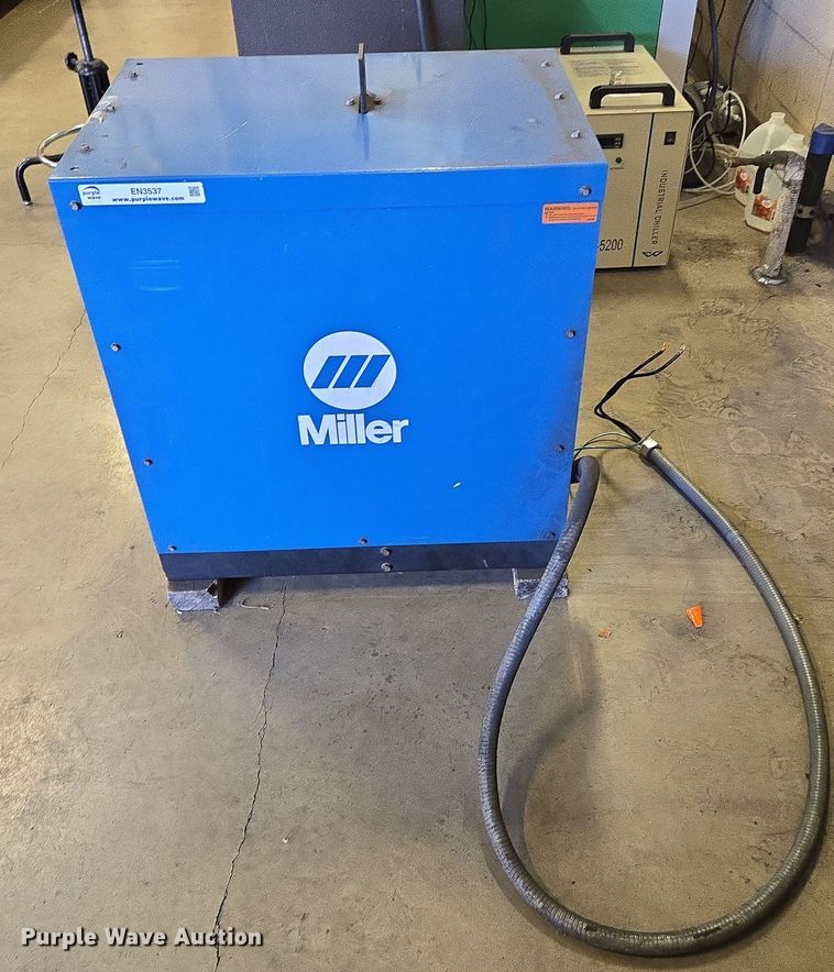 image for item EN3537 1988 Miller Syncrowave 250 welder