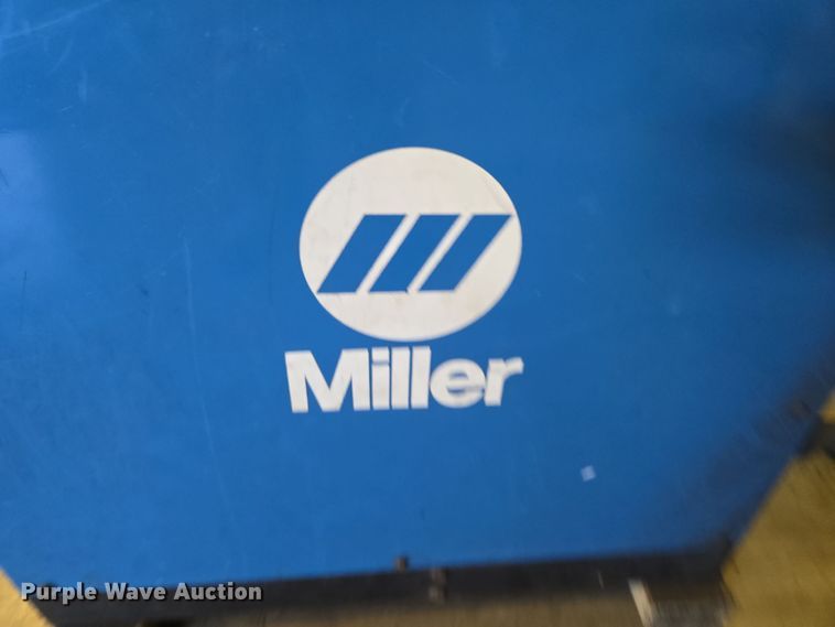 image for item EN3537 1988 Miller Syncrowave 250 welder