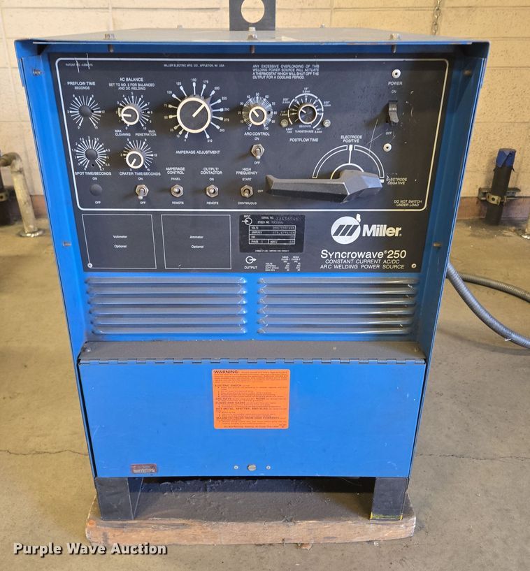 image for item EN3537 1988 Miller Syncrowave 250 welder