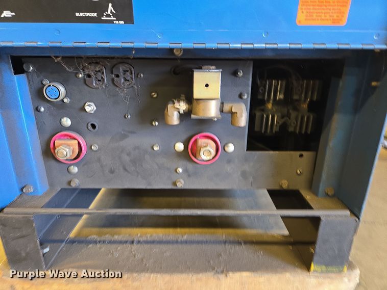 image for item EN3537 1988 Miller Syncrowave 250 welder