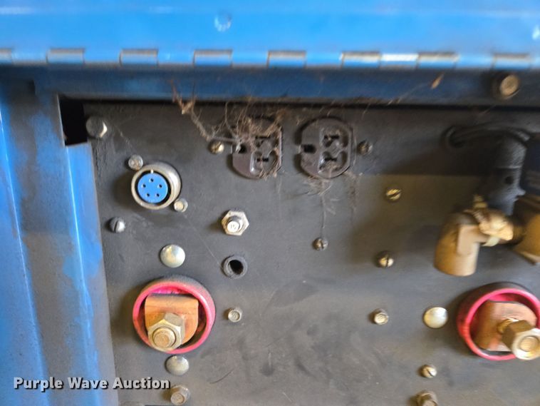 image for item EN3537 1988 Miller Syncrowave 250 welder