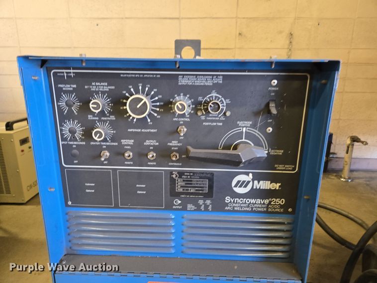 image for item EN3537 1988 Miller Syncrowave 250 welder