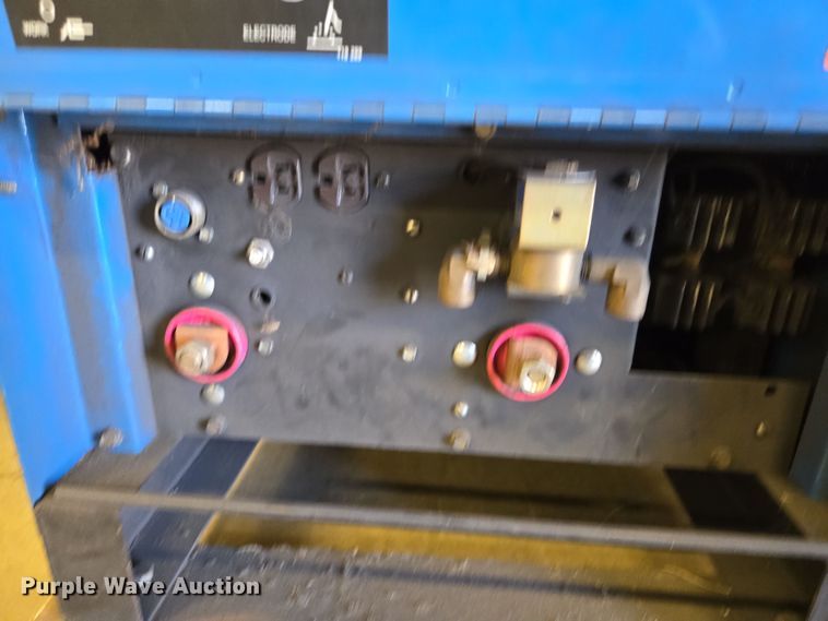 image for item EN3537 1988 Miller Syncrowave 250 welder