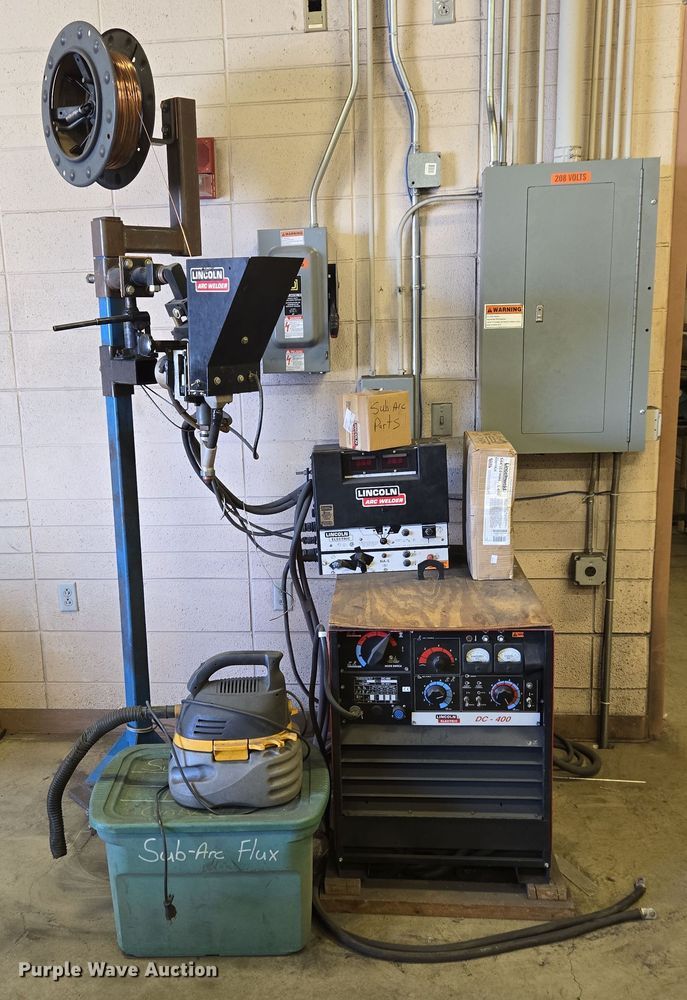 image for item EN3538 1996 Lincoln Electric DC-400 welder