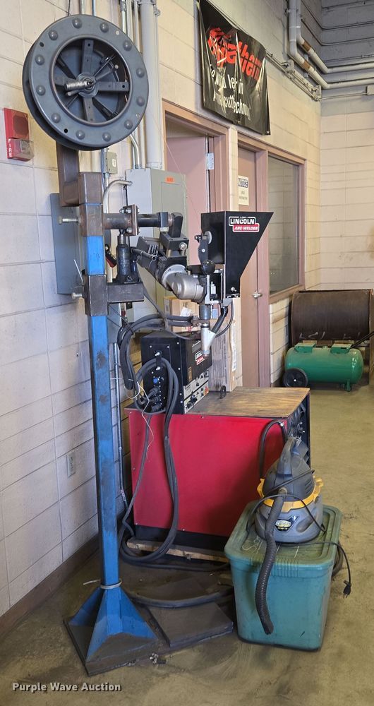 image for item EN3538 1996 Lincoln Electric DC-400 welder