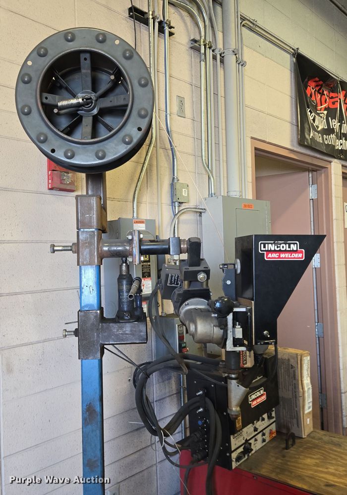 image for item EN3538 1996 Lincoln Electric DC-400 welder