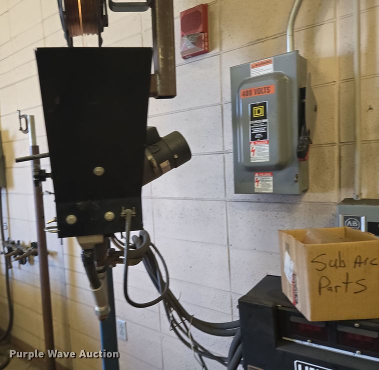 image for item EN3538 1996 Lincoln Electric DC-400 welder