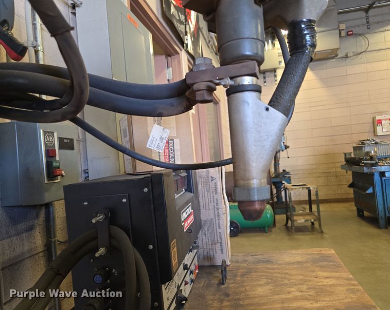 image for item EN3538 1996 Lincoln Electric DC-400 welder