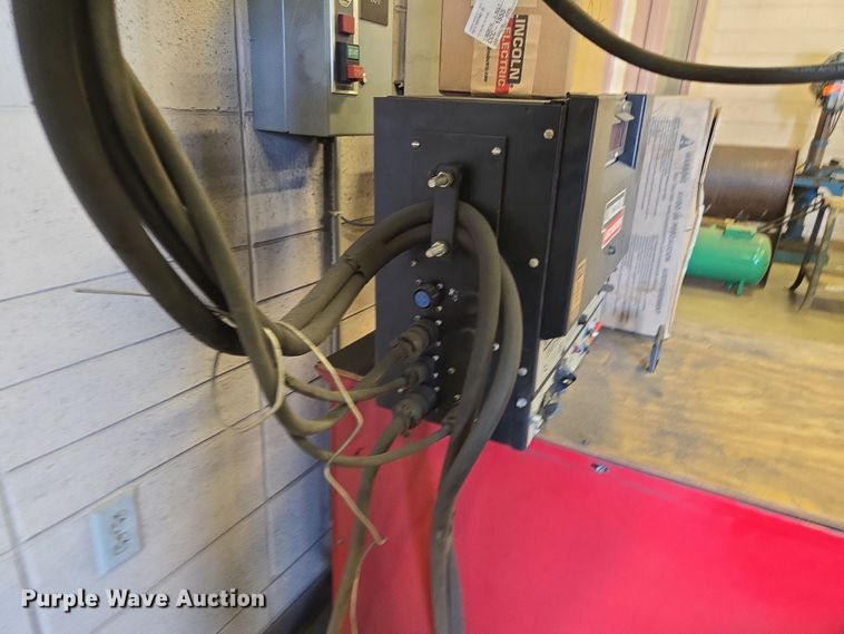 image for item EN3538 1996 Lincoln Electric DC-400 welder