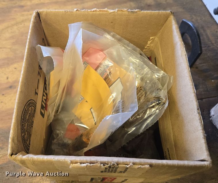 image for item EN3538 1996 Lincoln Electric DC-400 welder