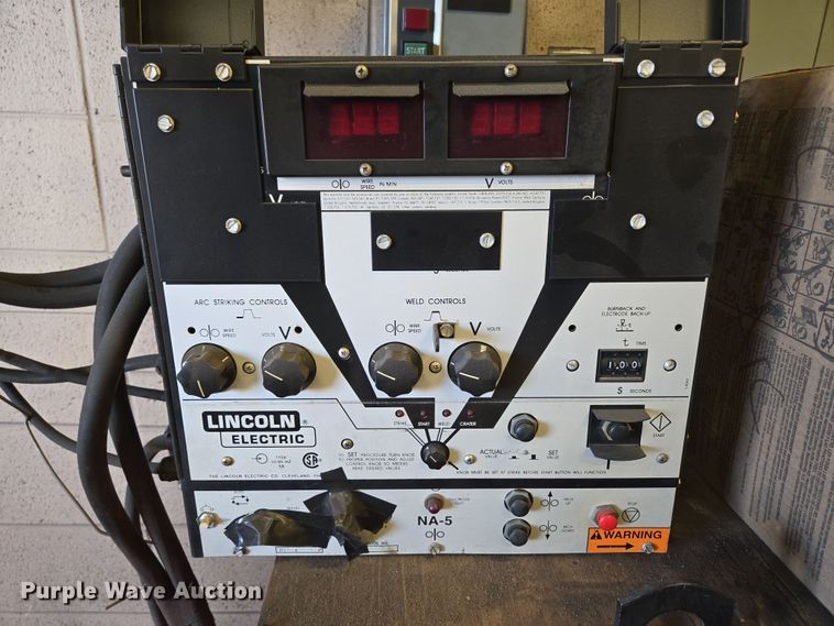image for item EN3538 1996 Lincoln Electric DC-400 welder