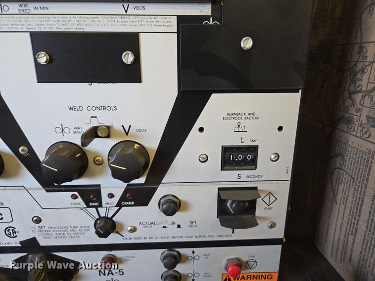 image for item EN3538 1996 Lincoln Electric DC-400 welder