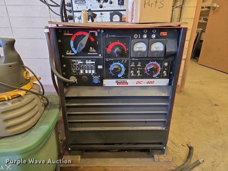 image for item EN3538 1996 Lincoln Electric DC-400 welder