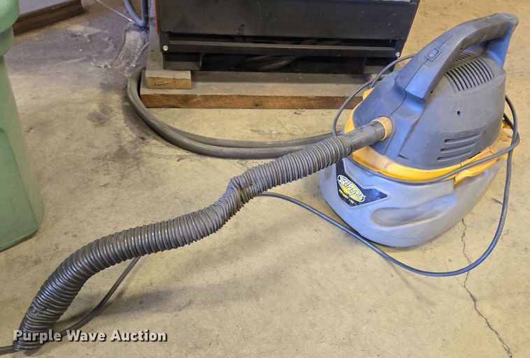 image for item EN3538 1996 Lincoln Electric DC-400 welder