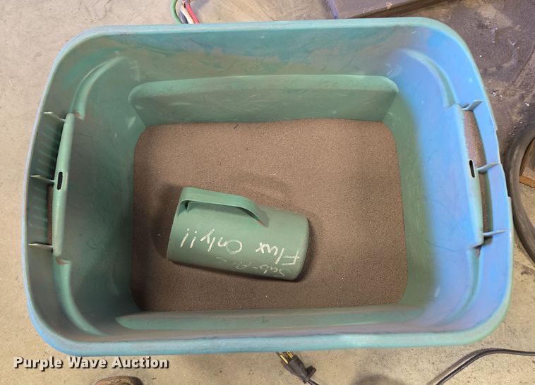 image for item EN3538 1996 Lincoln Electric DC-400 welder