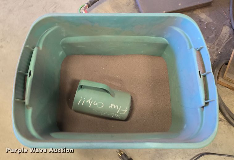 image for item EN3538 1996 Lincoln Electric DC-400 welder