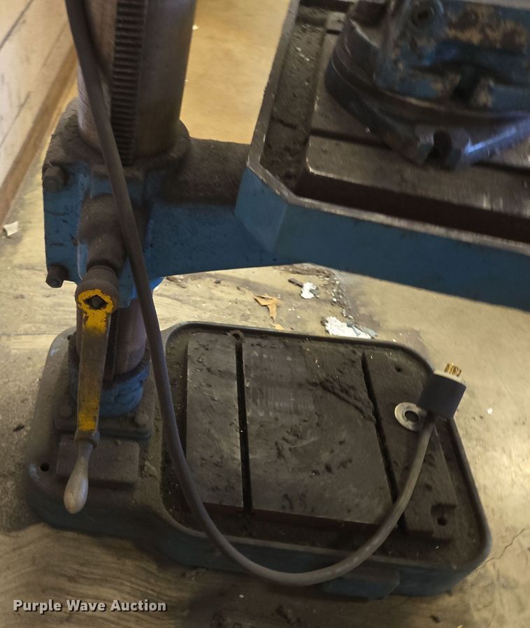 image for item EN3539 Willis drill press