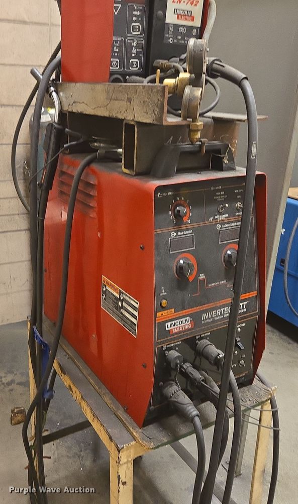 image for item EN3544 1996 Lincoln Electric Invertec STT welder