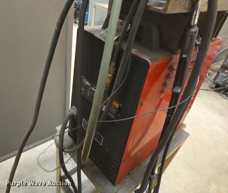 image for item EN3544 1996 Lincoln Electric Invertec STT welder