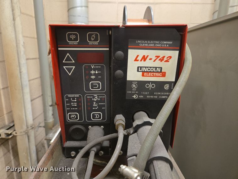 image for item EN3544 1996 Lincoln Electric Invertec STT welder