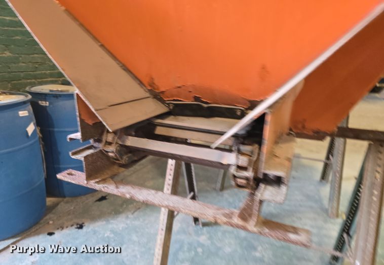 image for item EN8755 Henderson 8 X Mild spreader