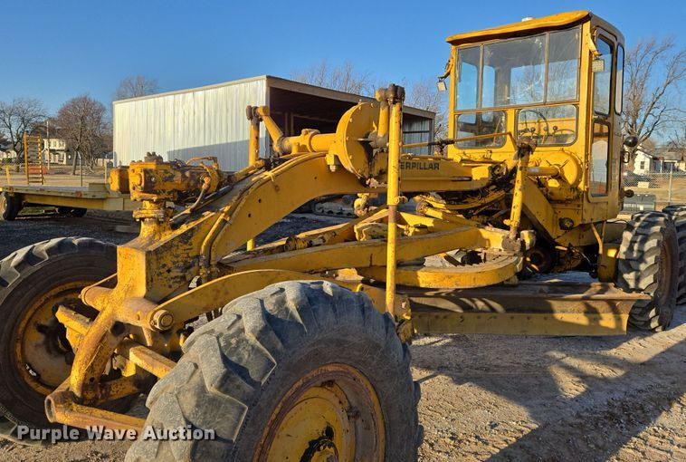 image for item EN8757 1961 Caterpillar 112 rigid frame motor grader