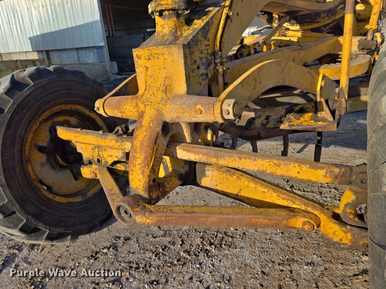 image for item EN8757 1961 Caterpillar 112 rigid frame motor grader