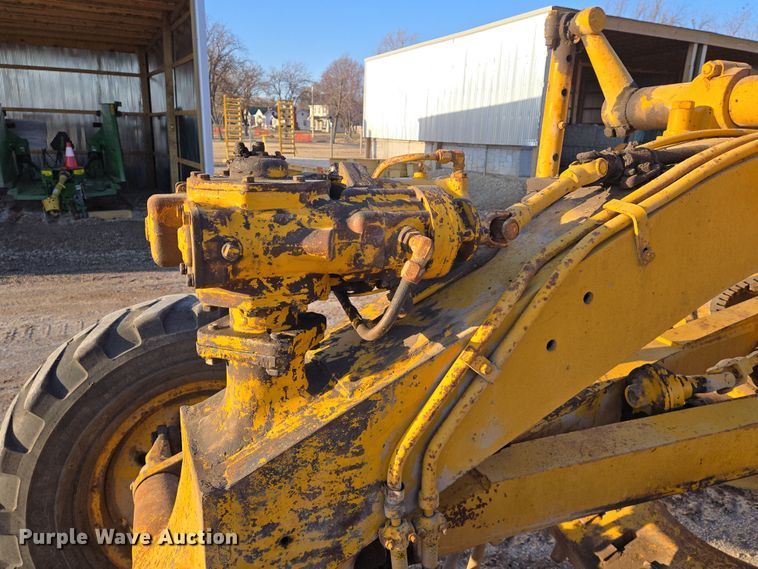 image for item EN8757 1961 Caterpillar 112 rigid frame motor grader