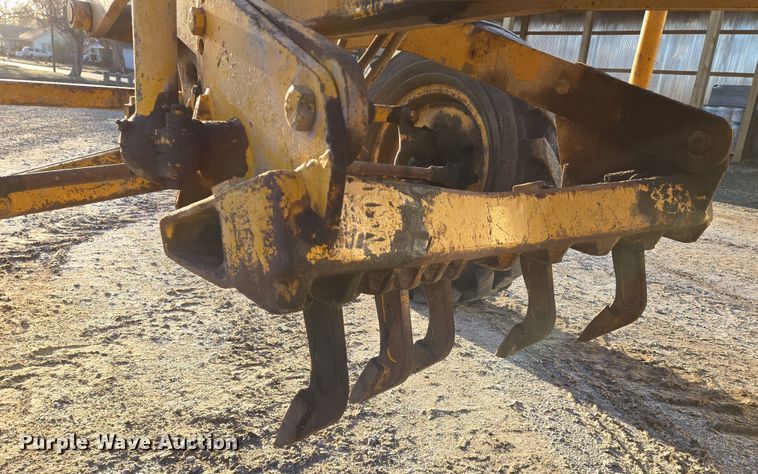 image for item EN8757 1961 Caterpillar 112 rigid frame motor grader