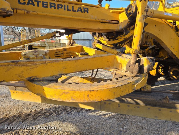 image for item EN8757 1961 Caterpillar 112 rigid frame motor grader