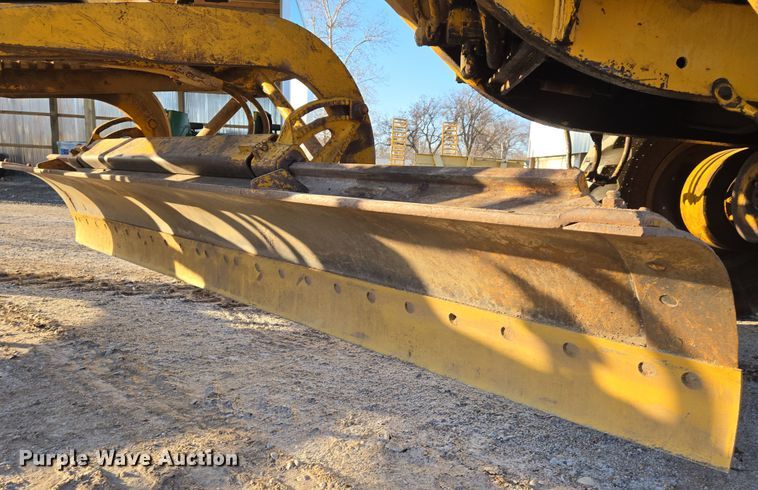 image for item EN8757 1961 Caterpillar 112 rigid frame motor grader